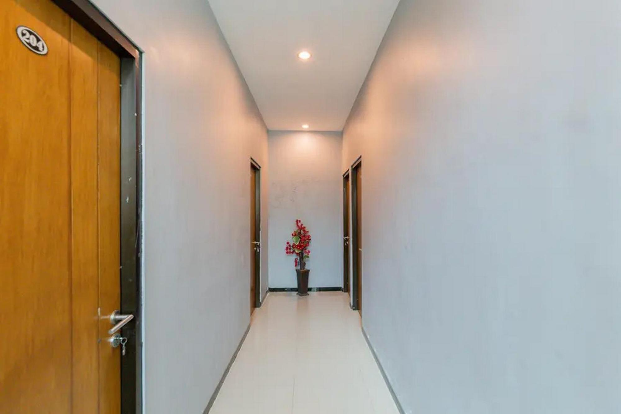 Reddoorz @ Manukan סוראבאיה מראה חיצוני תמונה