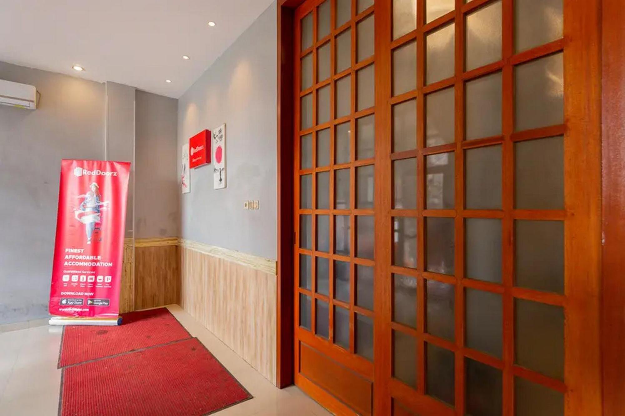 Reddoorz @ Manukan סוראבאיה מראה חיצוני תמונה
