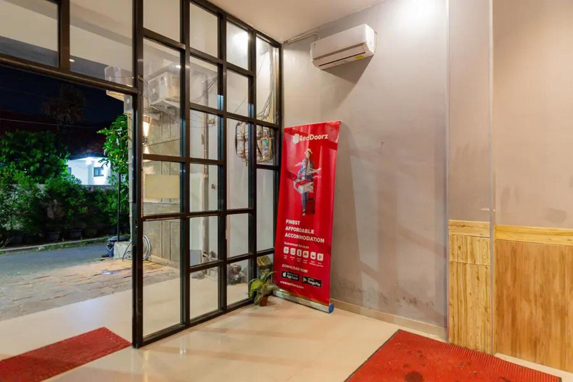 Reddoorz @ Manukan סוראבאיה מראה חיצוני תמונה