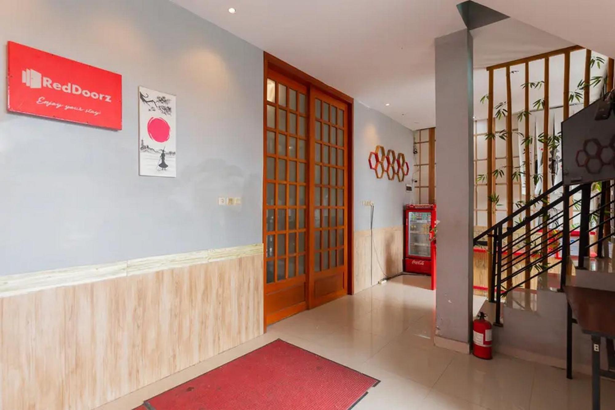 Reddoorz @ Manukan סוראבאיה מראה חיצוני תמונה