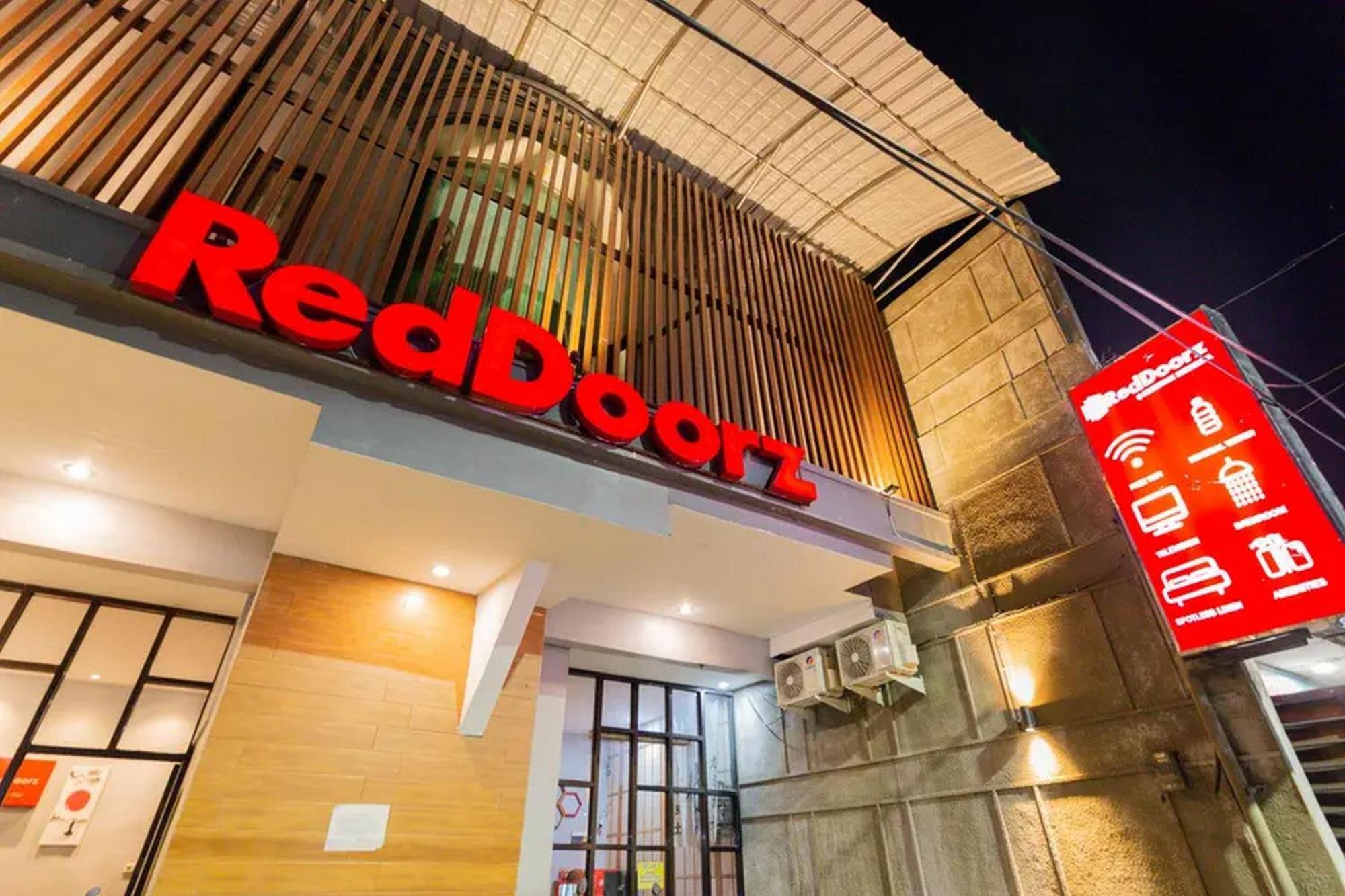 Reddoorz @ Manukan סוראבאיה מראה חיצוני תמונה