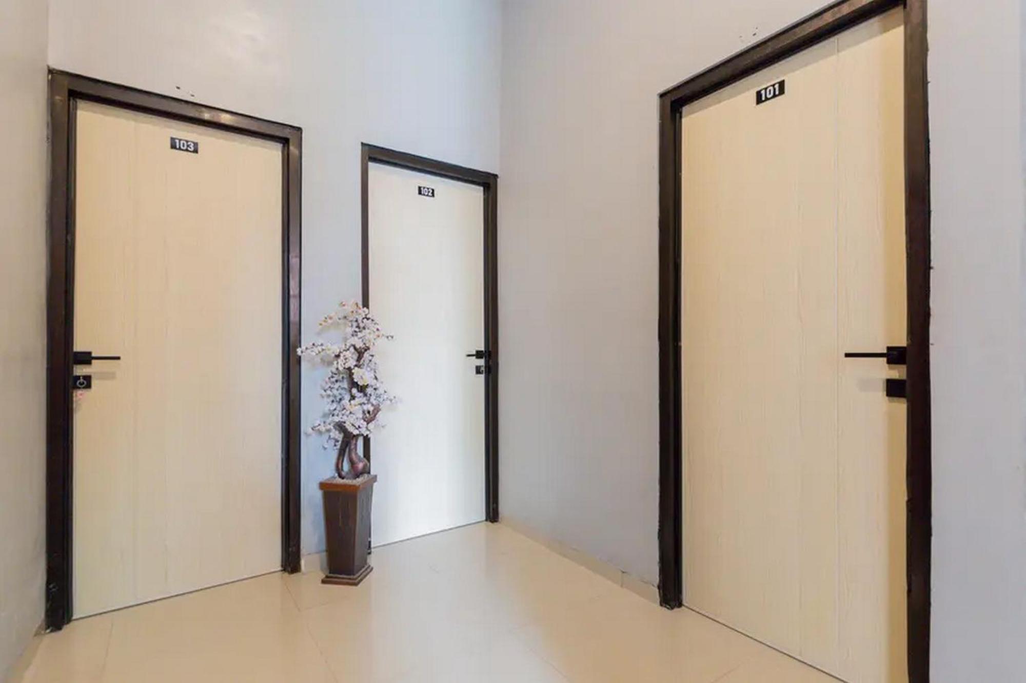 Reddoorz @ Manukan סוראבאיה מראה חיצוני תמונה